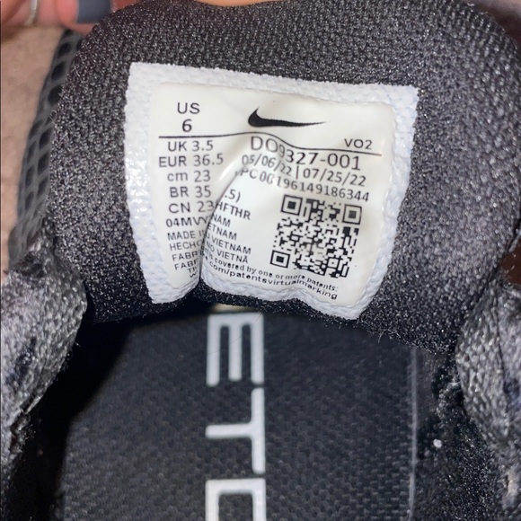 Nike Black and White Training Shoes - Picture 6 of 6